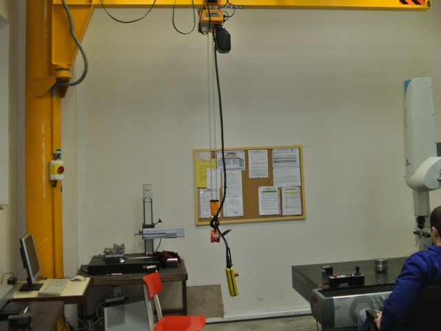 Slewing Jib Pillar Crane, 250kg