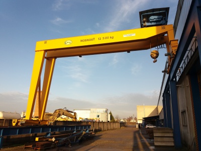 Single-Girder and Double-Girder Semi-Portal Cranes