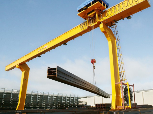 Loaded Portal Crane STREET