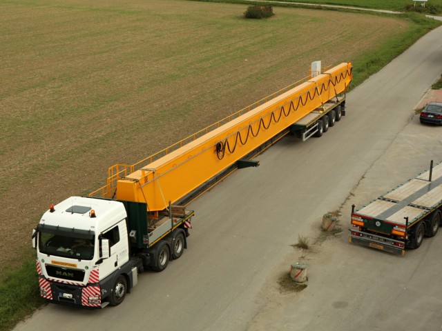 Jeřáb při transportu do CZ